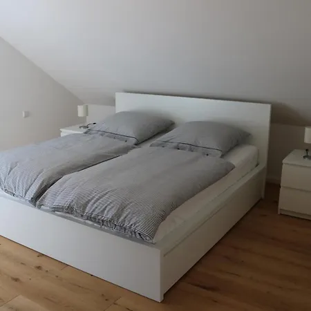 Tuniberglounge - Moderne, Helle Und Grosszugige