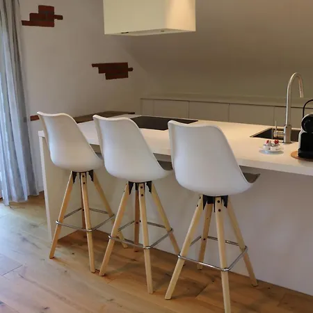 Tuniberglounge - Moderne, Helle Und Grosszugige
